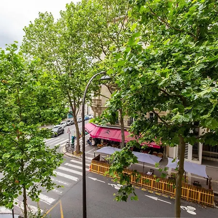 Charming - 2p - Exhibitions Park Parigi